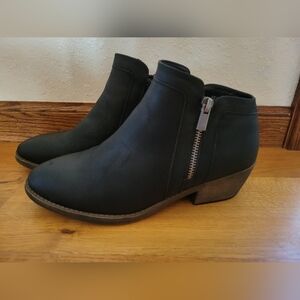 Womens Size 8 booties